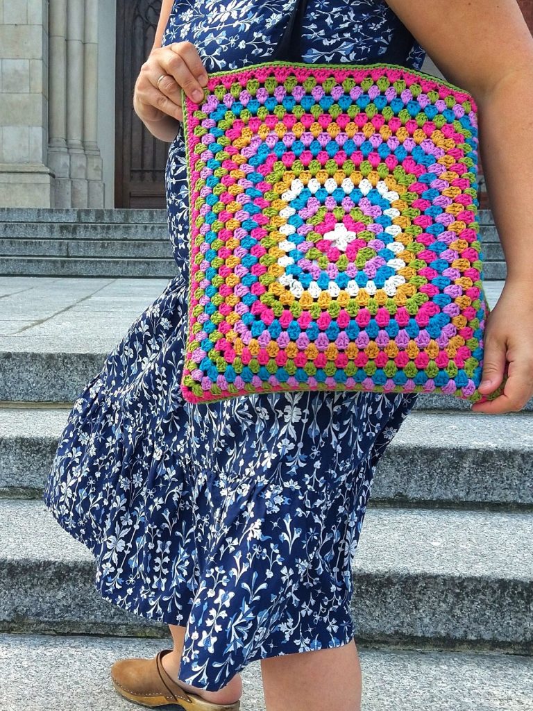 Easy Granny Square Tote Bag (with lining!) FREE pattern
