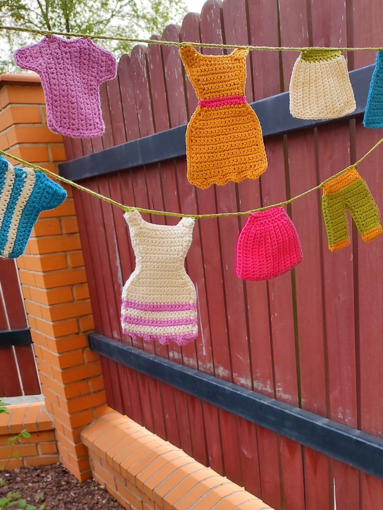 Clothesline Bunting Free Crochet Pattern